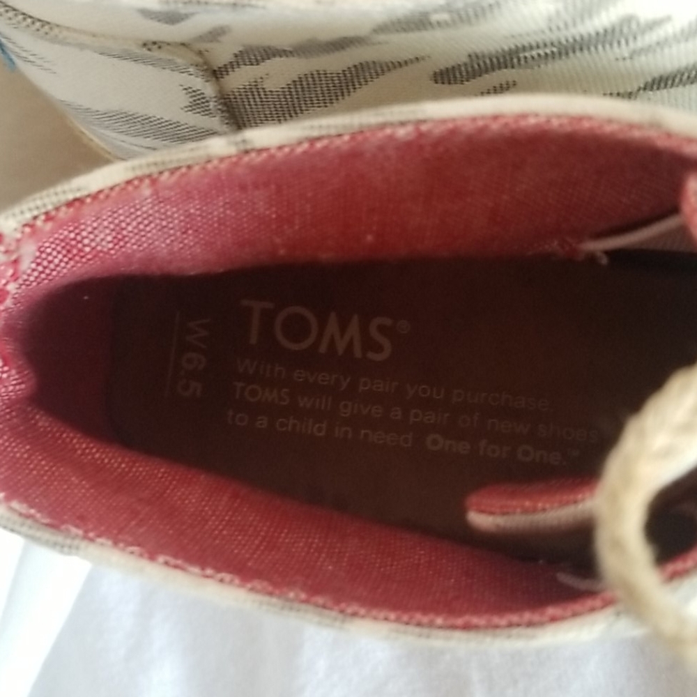 Toms - Picture 7 of 8